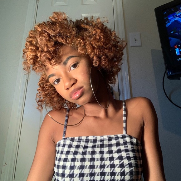 Meet your Posher, Ariel - Picture 3 of 7